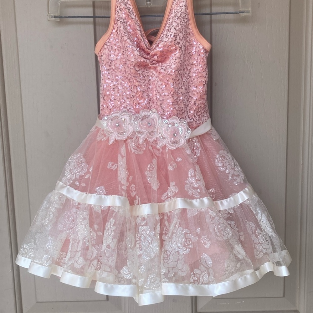 Little girls Easter dress or dance costume  Nwt adorable peach  sequins ribbon.